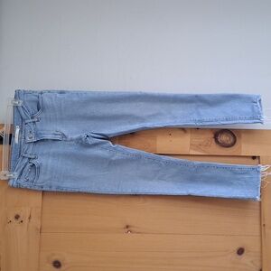 Levis. Size 26.   711 Skinny Jeans